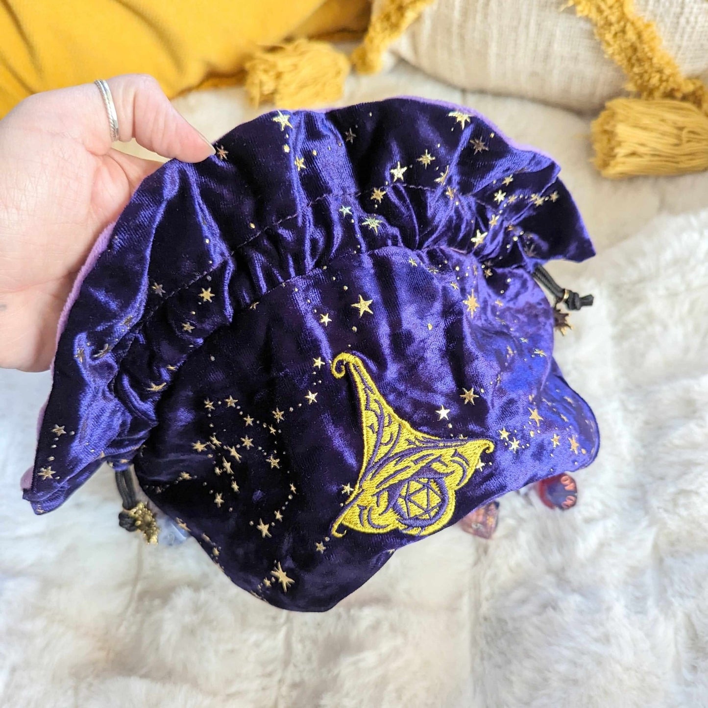 Wizard Dice Bag – Multi-Pocket Purple Velvet D20 Pouch for DnD Dice Storage Fennek and Finch