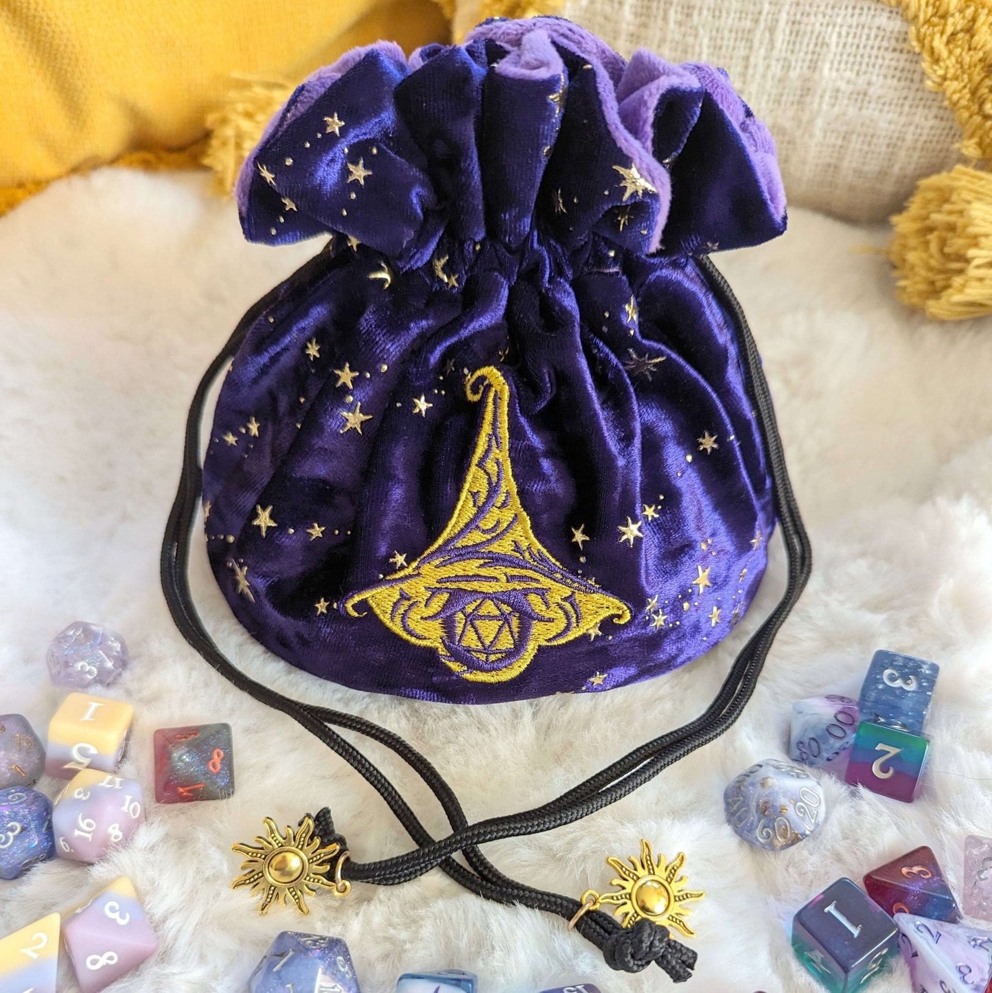 Wizard Dice Bag – Multi-Pocket Purple Velvet D20 Pouch for DnD Dice Storage Fennek and Finch