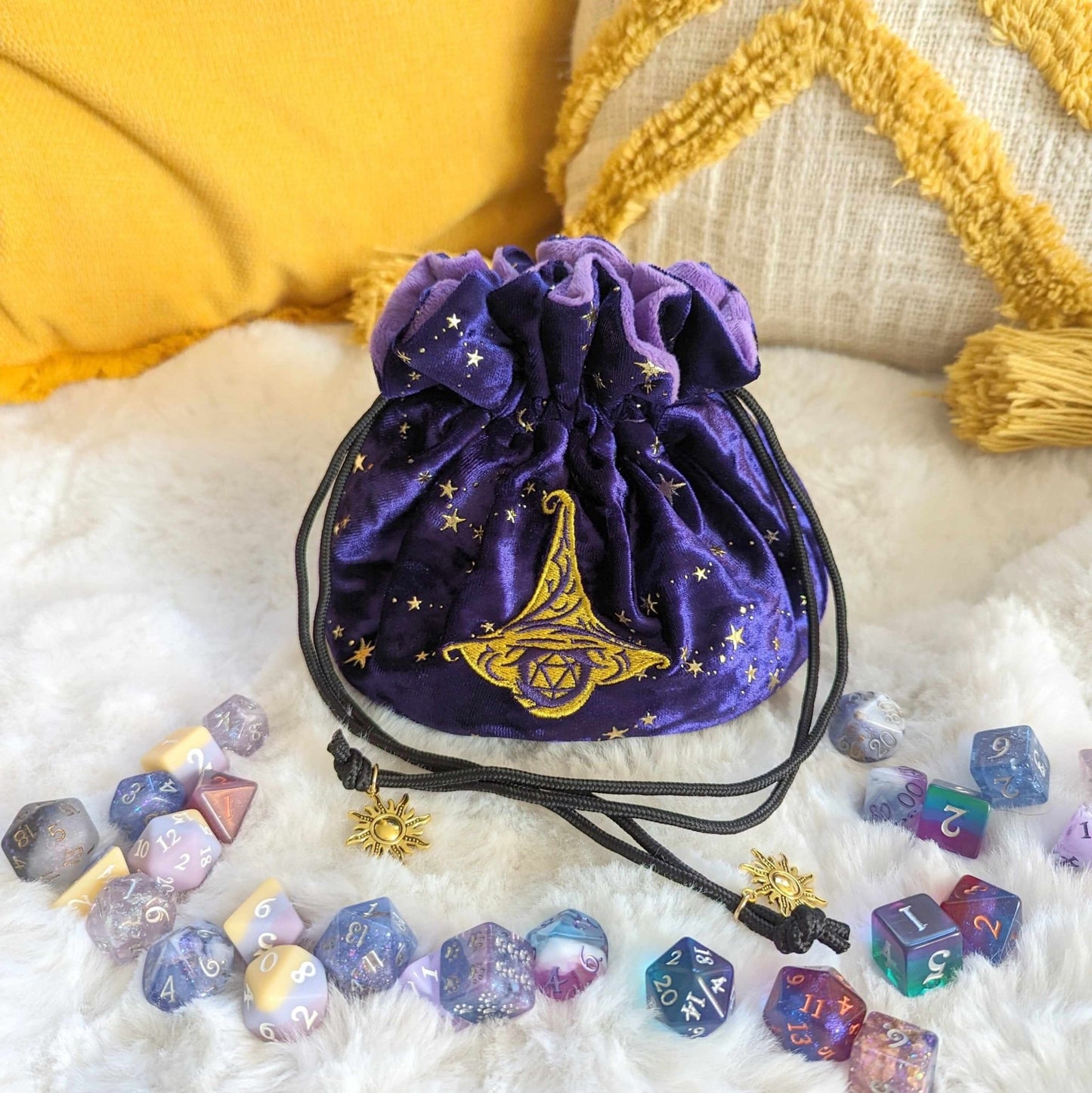Wizard Dice Bag – Multi-Pocket Purple Velvet D20 Pouch for DnD Dice Storage Fennek and Finch