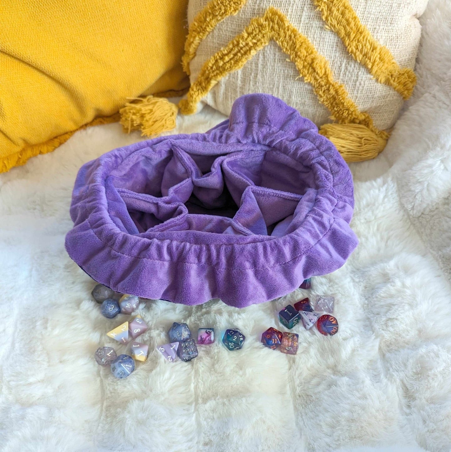 Wizard Dice Bag – Multi-Pocket Purple Velvet D20 Pouch for DnD Dice Storage Fennek and Finch