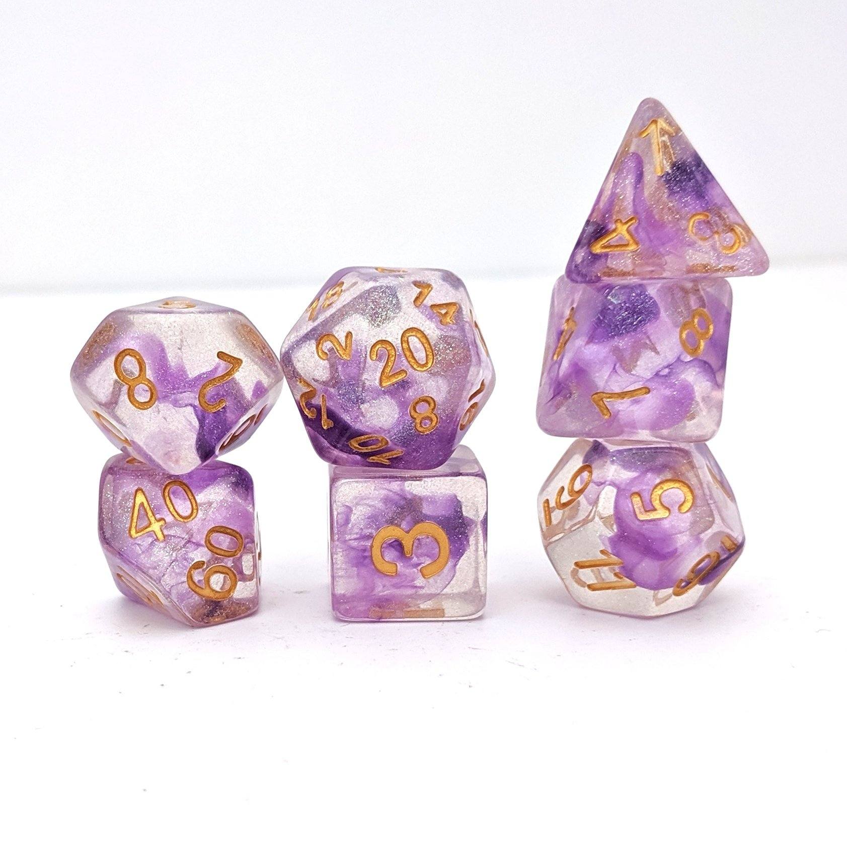 Amethyst Dice Set – 7-Piece Translucent Purple Iridescent Blue Glitter DnD Dice Dice sets Fennek and Finch