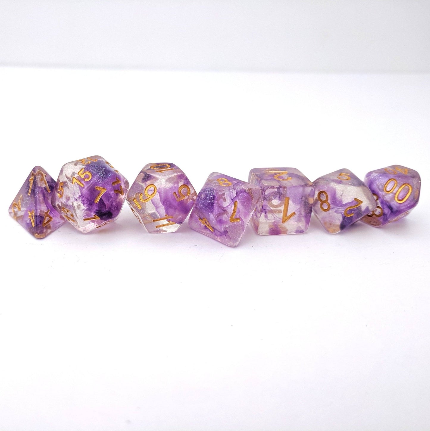 Amethyst Dice Set – 7-Piece Translucent Purple Iridescent Blue Glitter DnD Dice Dice sets Fennek and Finch