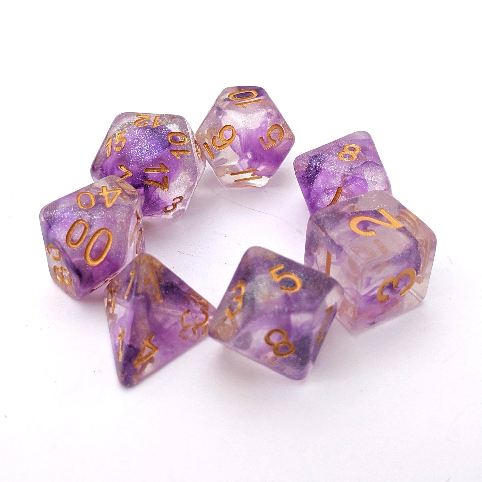 Amethyst Dice Set – 7-Piece Translucent Purple Iridescent Blue Glitter DnD Dice Dice sets Fennek and Finch