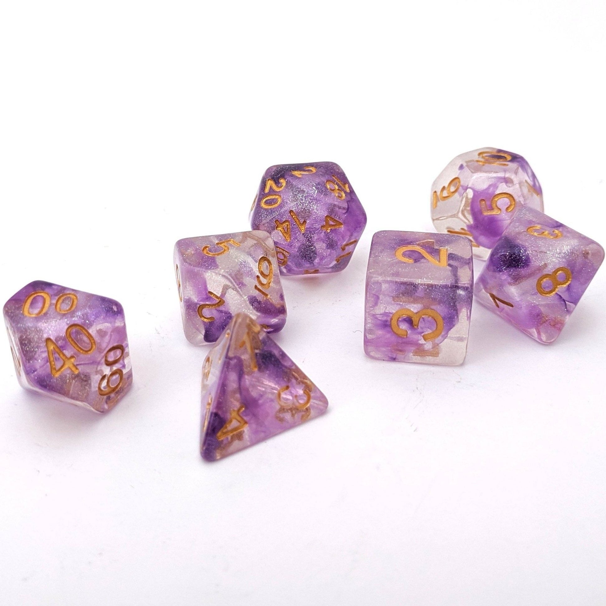 Amethyst Dice Set – 7-Piece Translucent Purple Iridescent Blue Glitter DnD Dice Dice sets Fennek and Finch