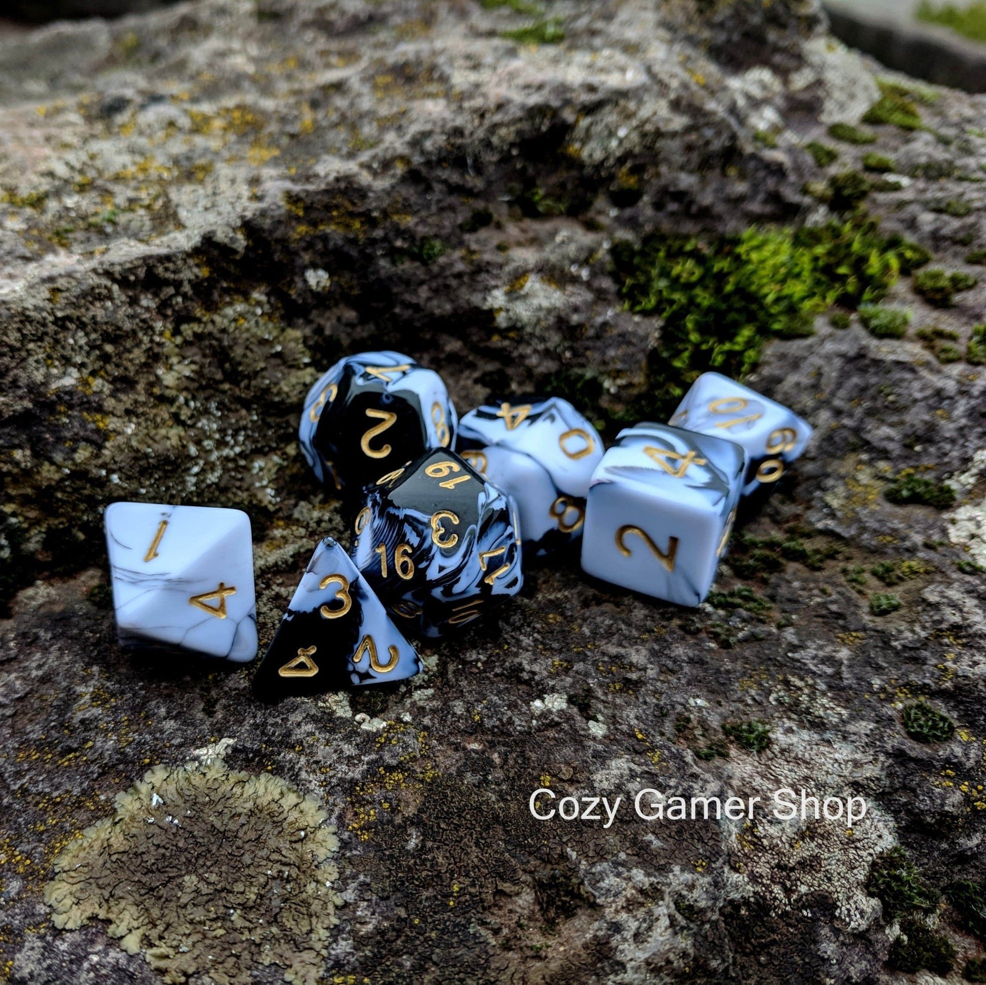 Black & White Marble Dice Set – Marbled Acrylic with Gold Font Dice sets Fennek and Finch