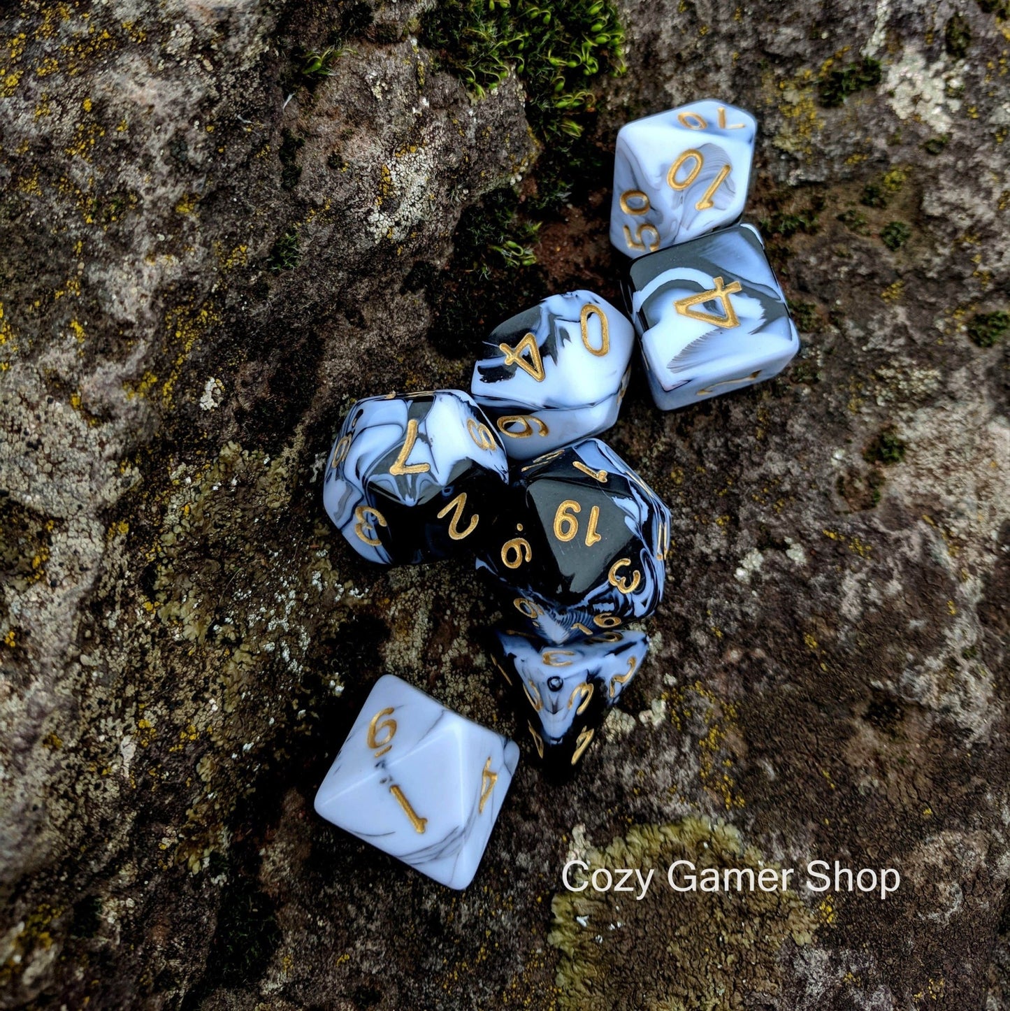 Black & White Marble Dice Set – Marbled Acrylic with Gold Font Dice sets Fennek and Finch
