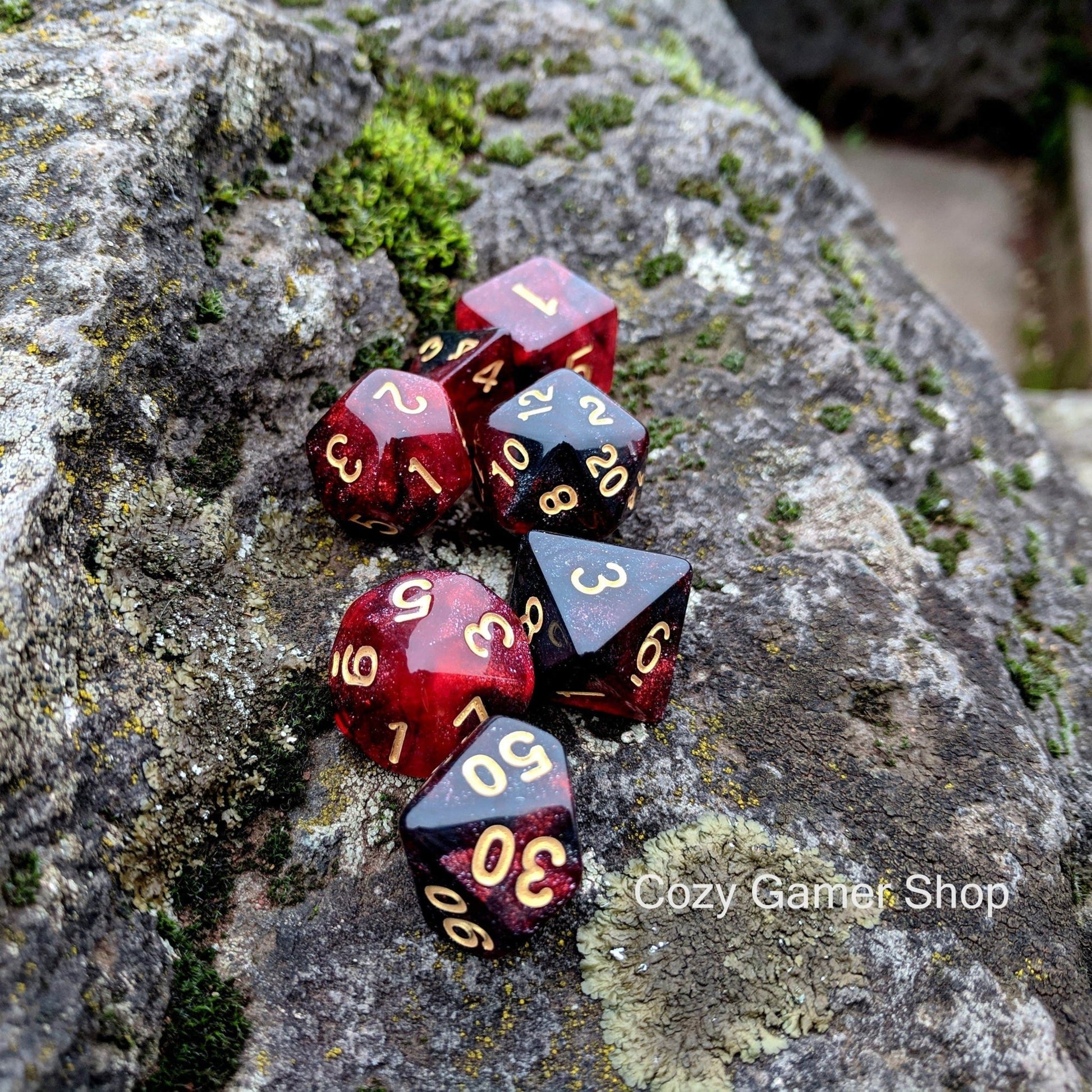 Blood Ruby Dice Set – 7-Piece Semi-Transparent Black Red Glitter Acrylic DnD Dice sets Fennek and Finch