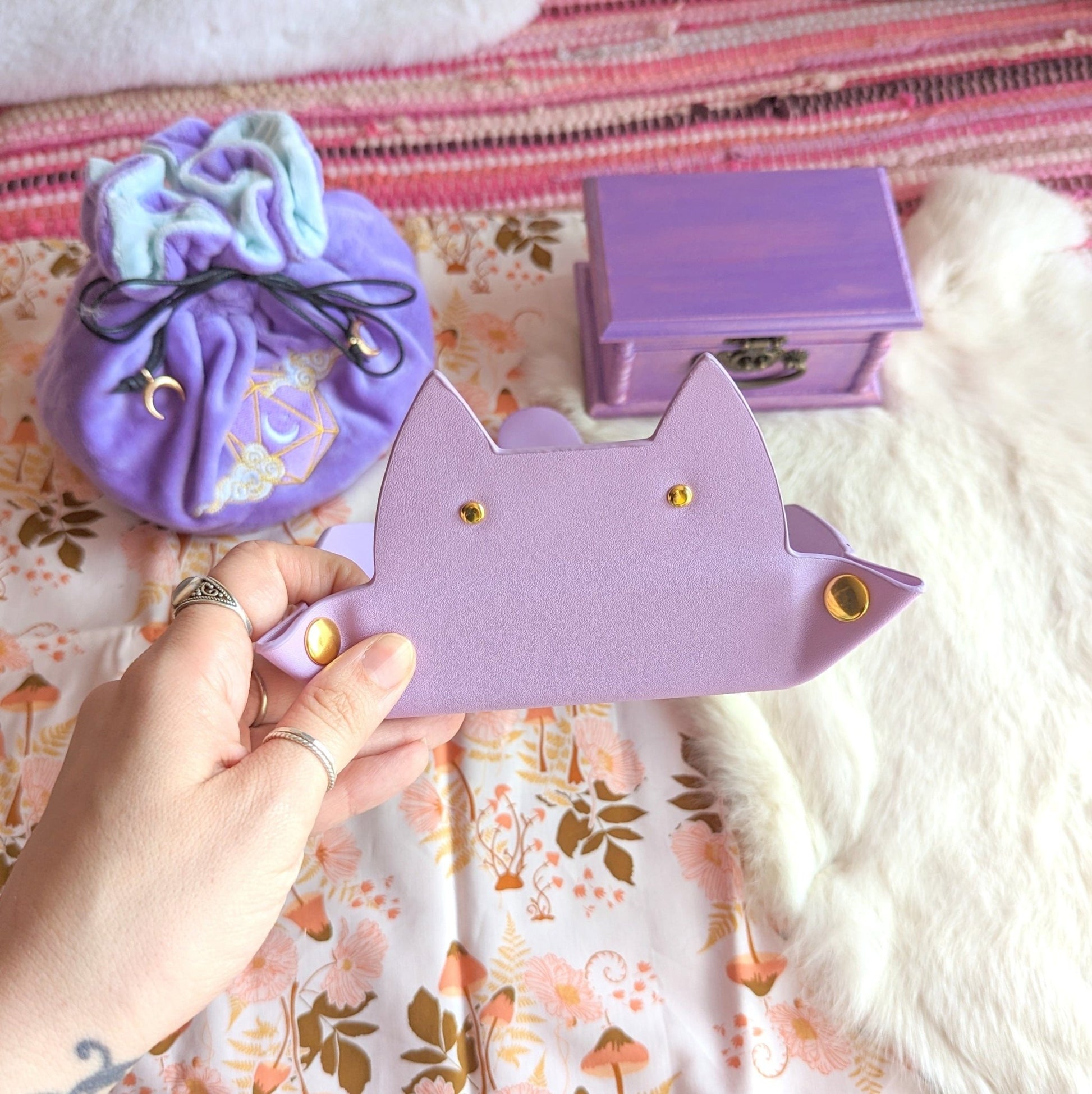 Cat Dice Tray in Lilac | Foldable PU Leather Rolling Tray for DnD - Fennek and Finch