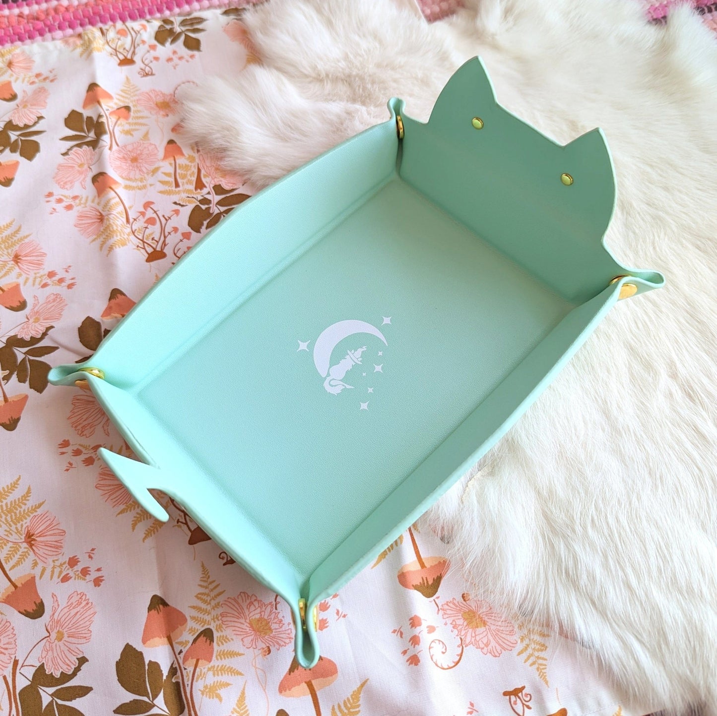 Cat Dice Tray in Mint | Foldable PU Leather Rolling Tray for DnD - Fennek and Finch
