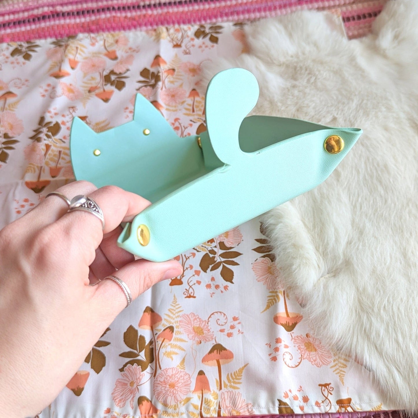 Cat Dice Tray in Mint | Foldable PU Leather Rolling Tray for DnD - Fennek and Finch