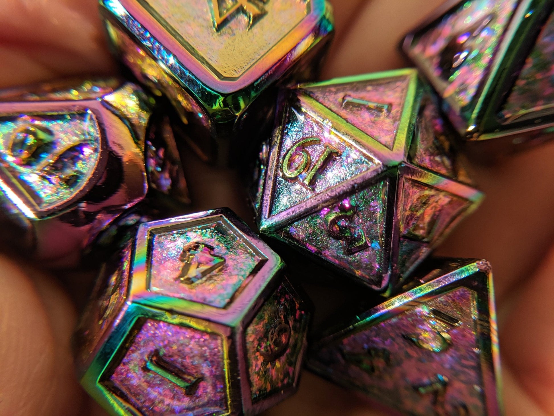 Glittering Peacock Metal Dice Set – Rainbow Glitter with Rainbow Trim - Fennek and Finch