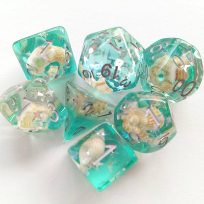 Green Conch Dice Set – 7-Piece Real Seashells Ocean DnD Dice Dice sets Fennek and Finch
