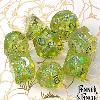 Kiwi Dice Set – 8 - Piece Fruit Slice DnD Dice | Fennek & Finch - Fennek and Finch