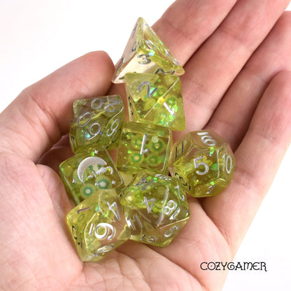 Kiwi Dice Set – 8 - Piece Fruit Slice DnD Dice | Fennek & Finch - Fennek and Finch