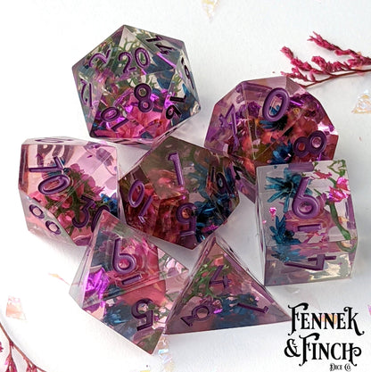 Midnight Garden Sharp Edge DnD Dice Set – 7 - Piece with Real Flowers | Fennek & Finch - Fennek and Finch