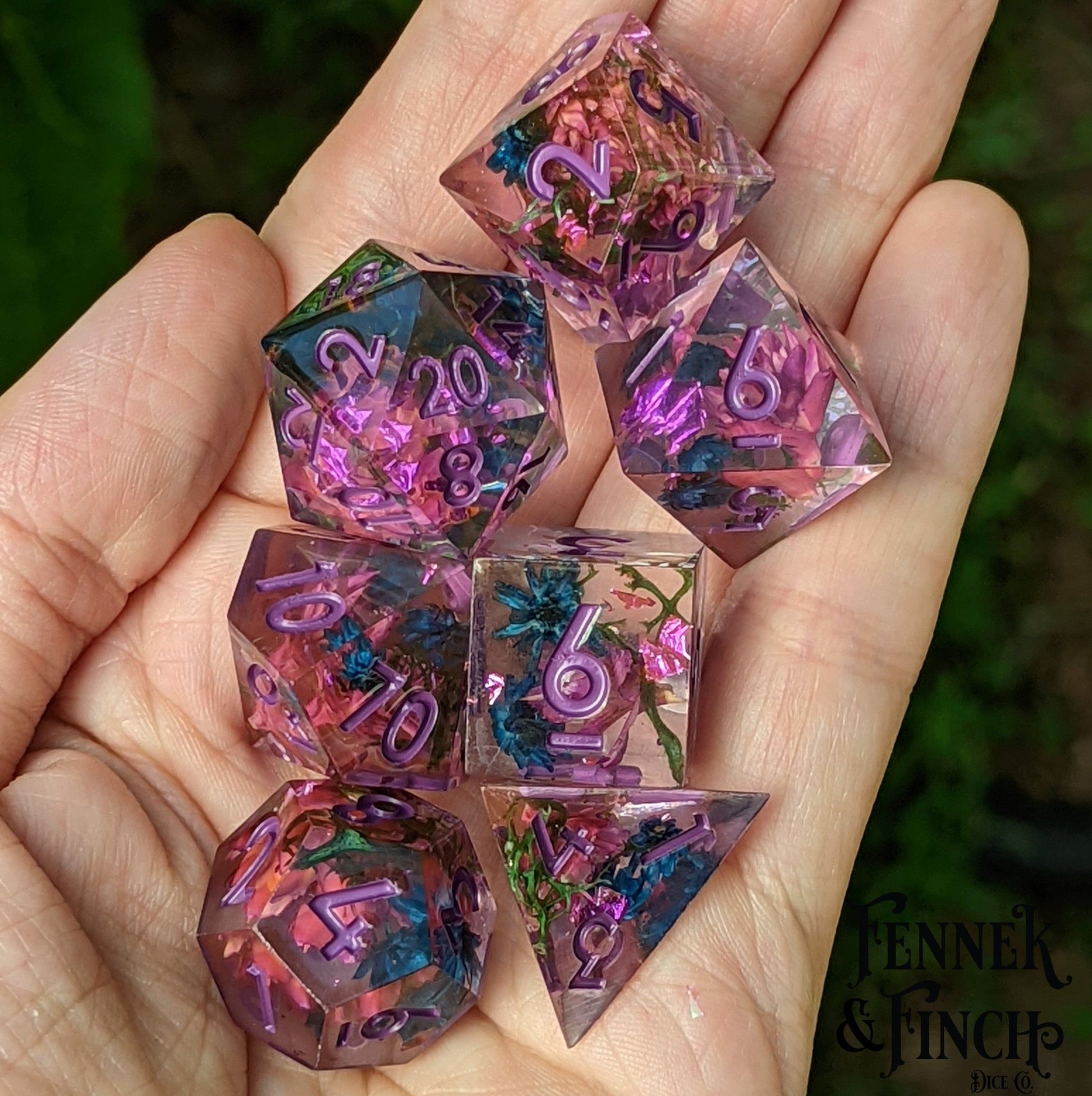 Midnight Garden Sharp Edge DnD Dice Set – 7 - Piece with Real Flowers | Fennek & Finch - Fennek and Finch