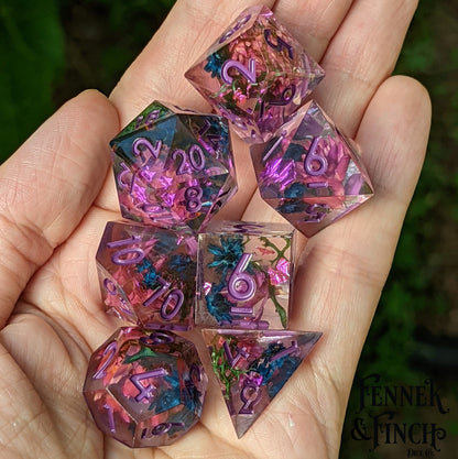 Midnight Garden Sharp Edge DnD Dice Set – 7 - Piece with Real Flowers | Fennek & Finch - Fennek and Finch