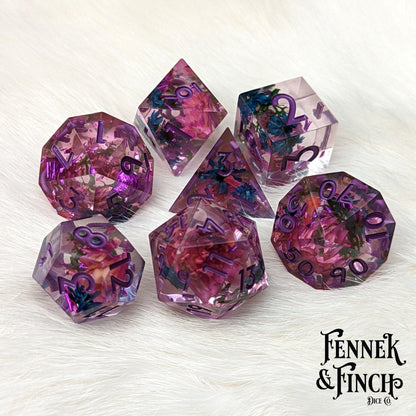Midnight Garden Sharp Edge DnD Dice Set – 7 - Piece with Real Flowers | Fennek & Finch - Fennek and Finch