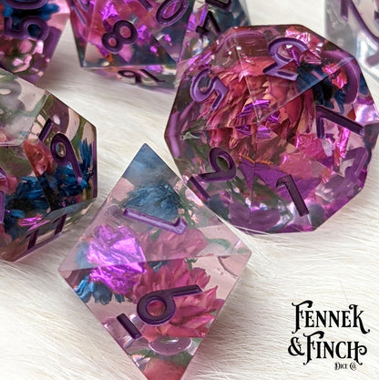 Midnight Garden Sharp Edge DnD Dice Set – 7 - Piece with Real Flowers | Fennek & Finch - Fennek and Finch