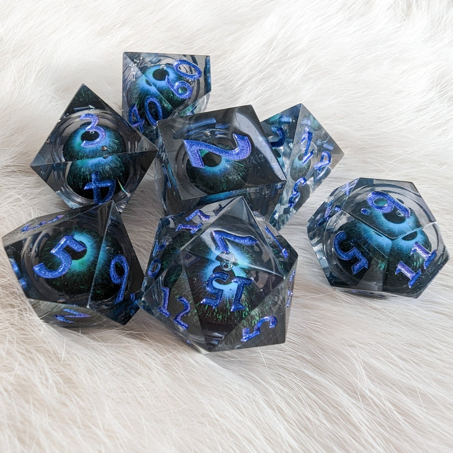 Moving Eye Liquid Core Dice Set – 7 - Piece Sharp Edge Floating Eye DnD - Fennek and Finch