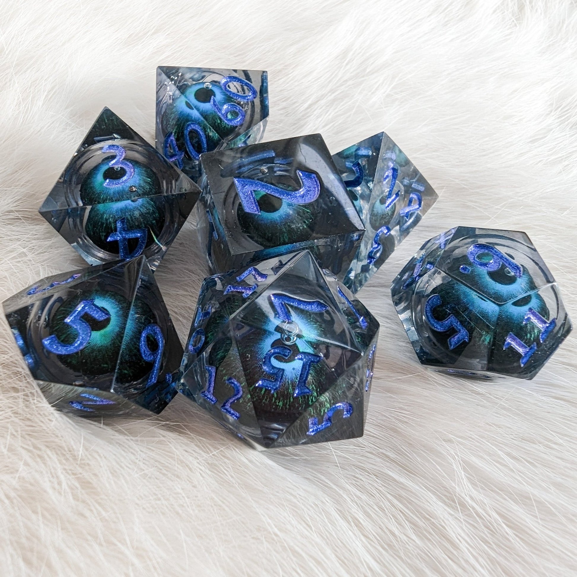 Moving Eye Liquid Core Dice Set – 7 - Piece Sharp Edge Floating Eye DnD - Fennek and Finch