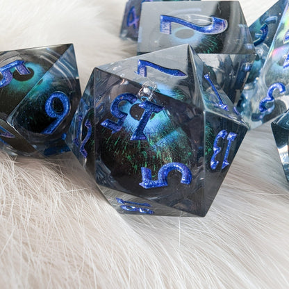Moving Eye Liquid Core Dice Set – 7 - Piece Sharp Edge Floating Eye DnD - Fennek and Finch