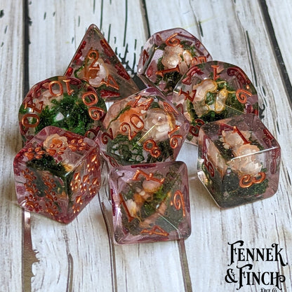 Pink Flowers and Moss DnD Dice Set – 7 - Piece with Real Botanicals | Fennek & Finch - Fennek and Finch