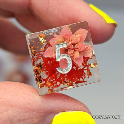 Pink Flowers and Moss Sharp Edge Resin Dice Set. 7 Piece DND dice set with real dried flowers. Dice Sets & Games Fennek and Finch