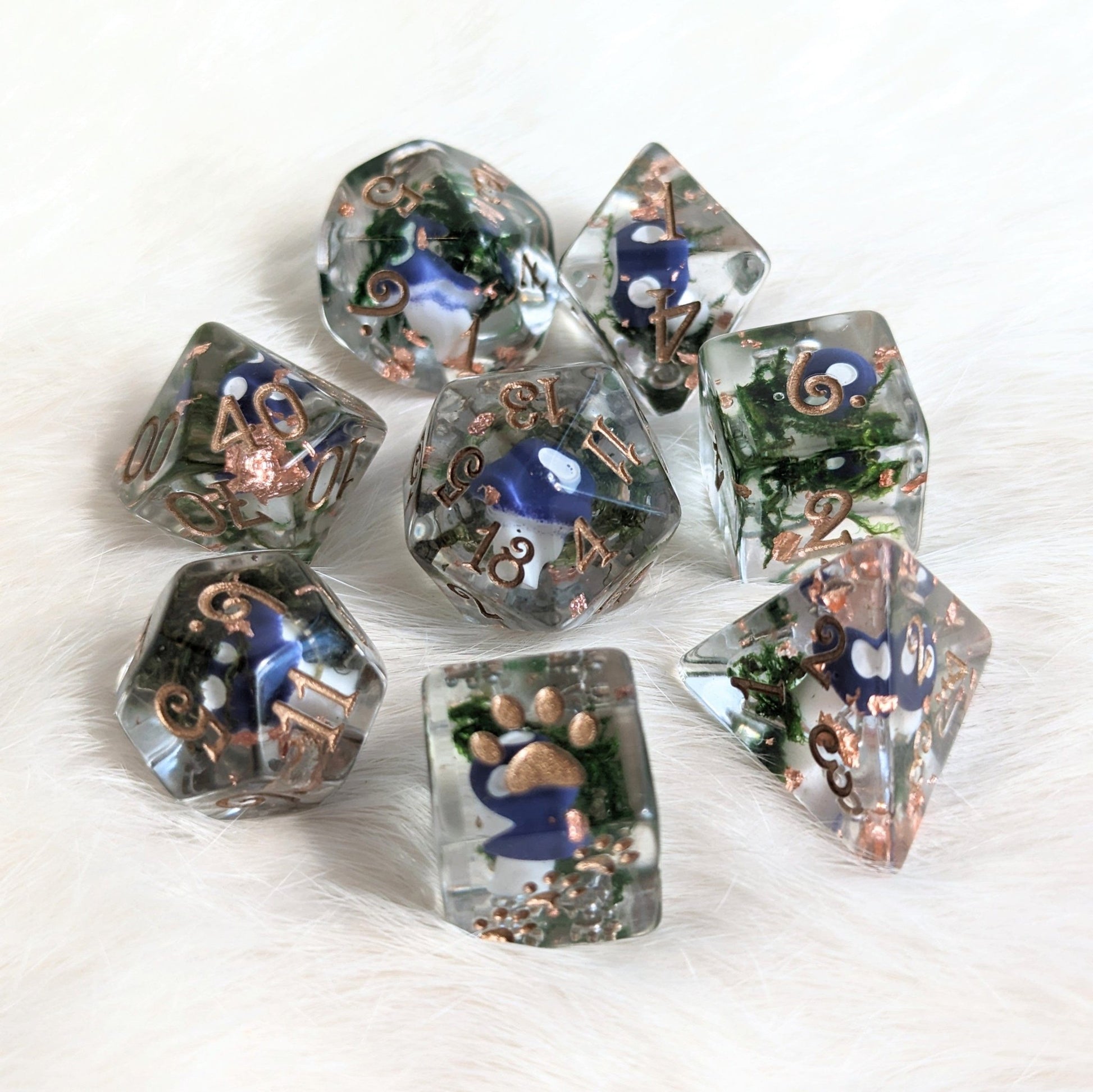 Purple Mushrooms and Moss Dice Set – 8-Piece Botanical DnD Dice with Paw D6 | Fennek & Finch Dice Sets & Games Fennek and Finch