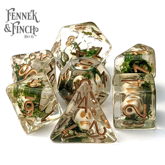 Resting Skull Dice Set, Skull beads and moss Dice sets Fennek and Finch