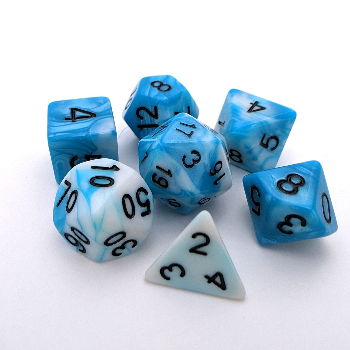 Shark Eye Dice Set – 7-Piece Blue White Marbled Ocean Swirl DnD Dice Dice sets Fennek and Finch