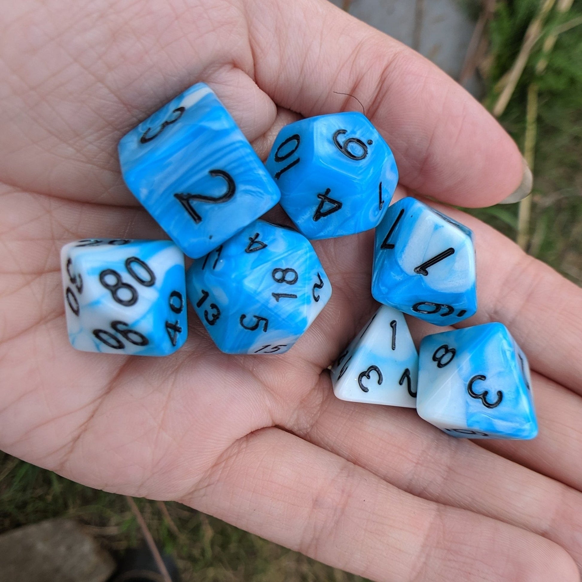 Shark Eye Dice Set – 7-Piece Blue White Marbled Ocean Swirl DnD Dice Dice sets Fennek and Finch