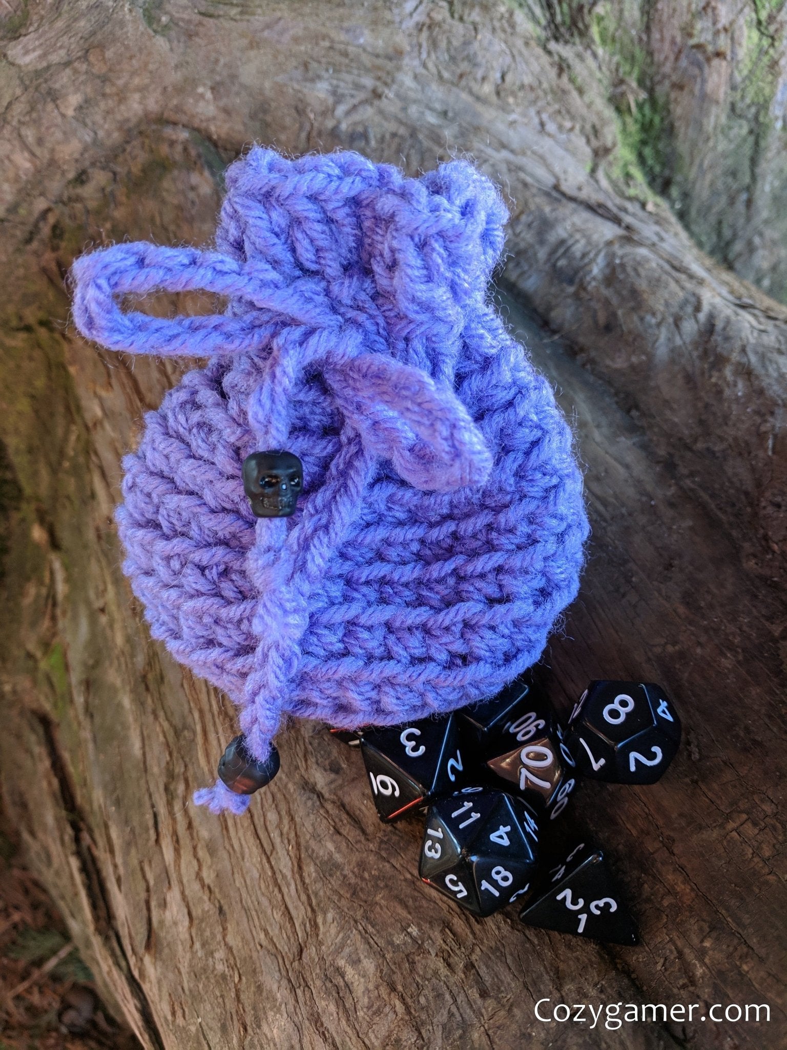 Skulls Dice Bag – Crocheted Drawstring Skull Motif DnD Dice Storage Dice bag set Fennek and Finch