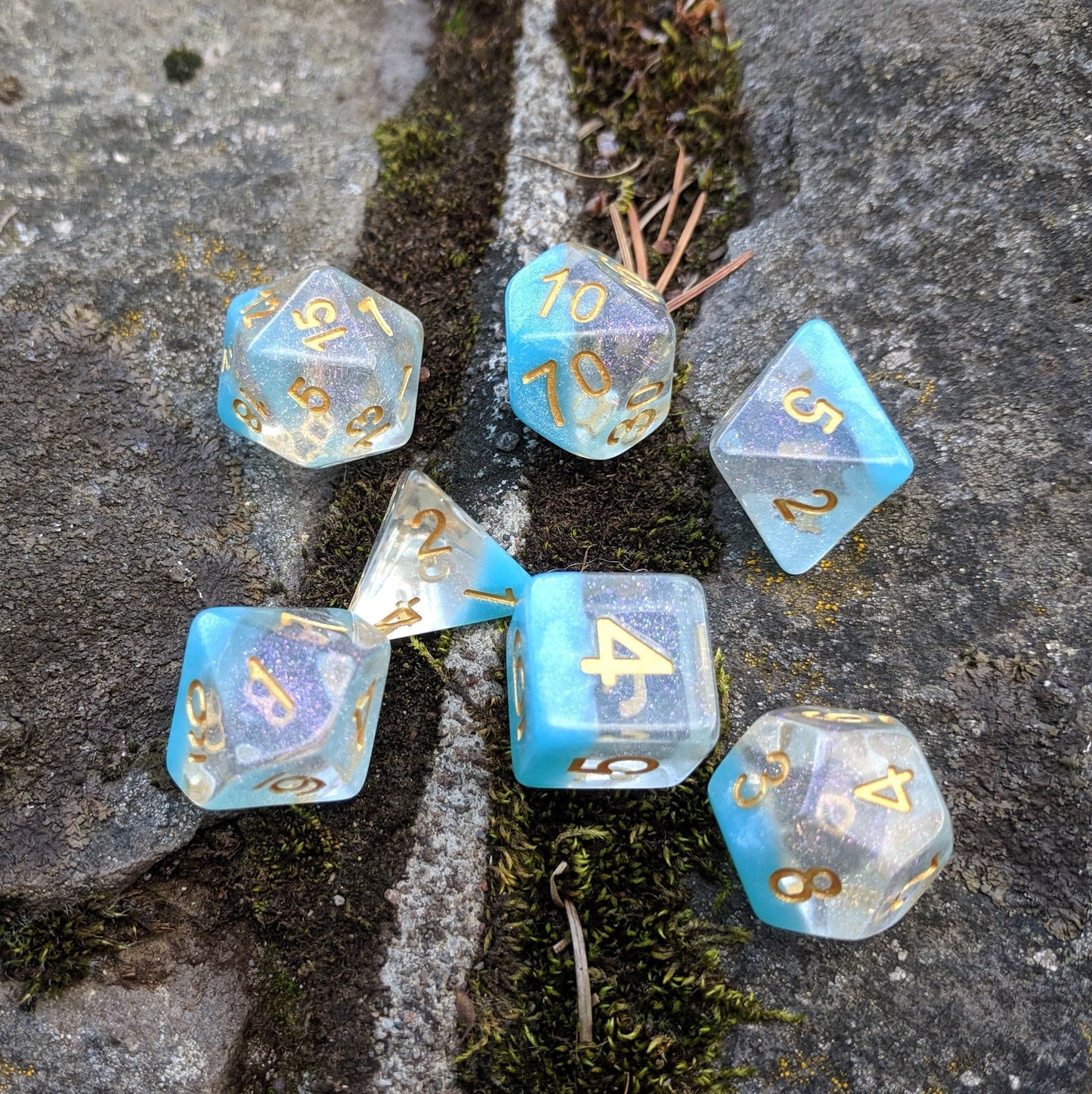 Snowflake DnD Dice Set, Shimmering Translucent Glitter Dice with a Blue Bottom Layer - CozyGamer