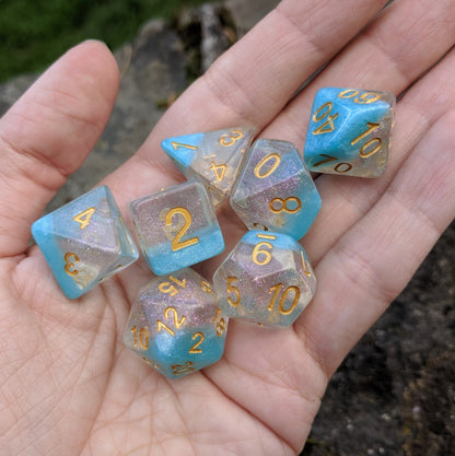 Snowflake DnD Dice Set, Shimmering Translucent Glitter Dice with a Blue Bottom Layer - CozyGamer