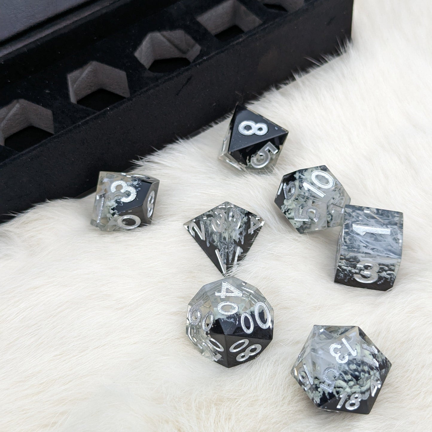 Snowy Mountain Sharp Edge Resin DnD Dice Set
