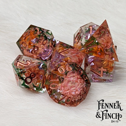 Sunny Garden Sharp Edge DnD Dice Set – 7 - Piece with Real Flowers | Fennek & Finch - Fennek and Finch