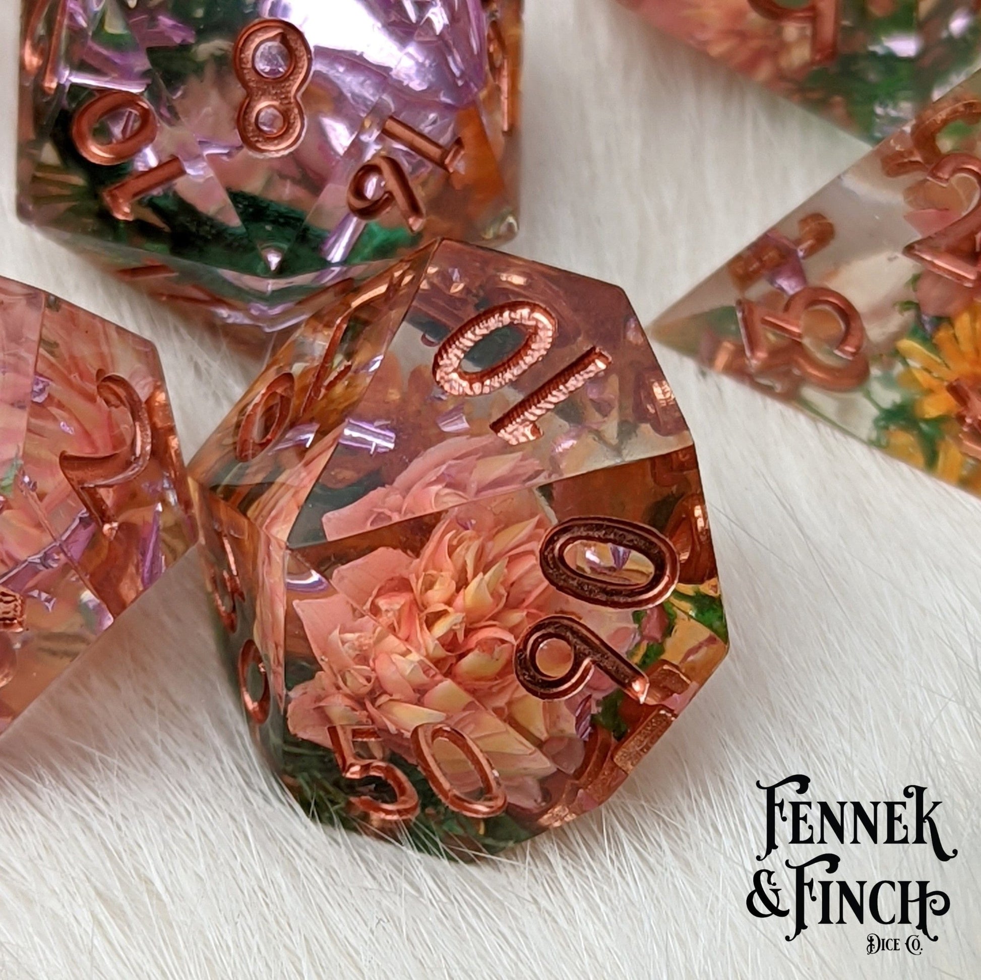 Sunny Garden Sharp Edge DnD Dice Set – 7 - Piece with Real Flowers | Fennek & Finch - Fennek and Finch