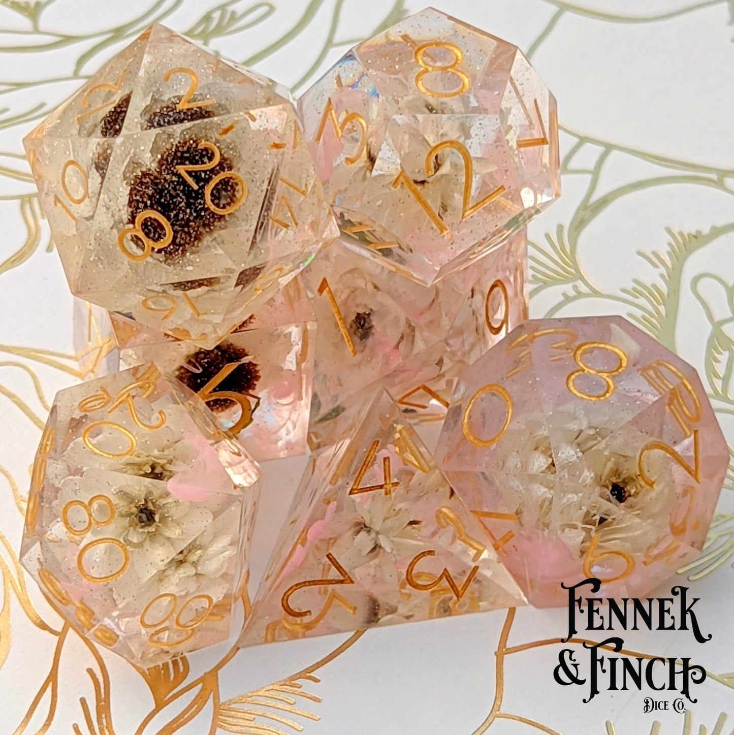 Whispering Daisy DnD Dice Set – 7 - Piece Sharp Edge with Real Daisies | Fennek & Finch - Fennek and Finch