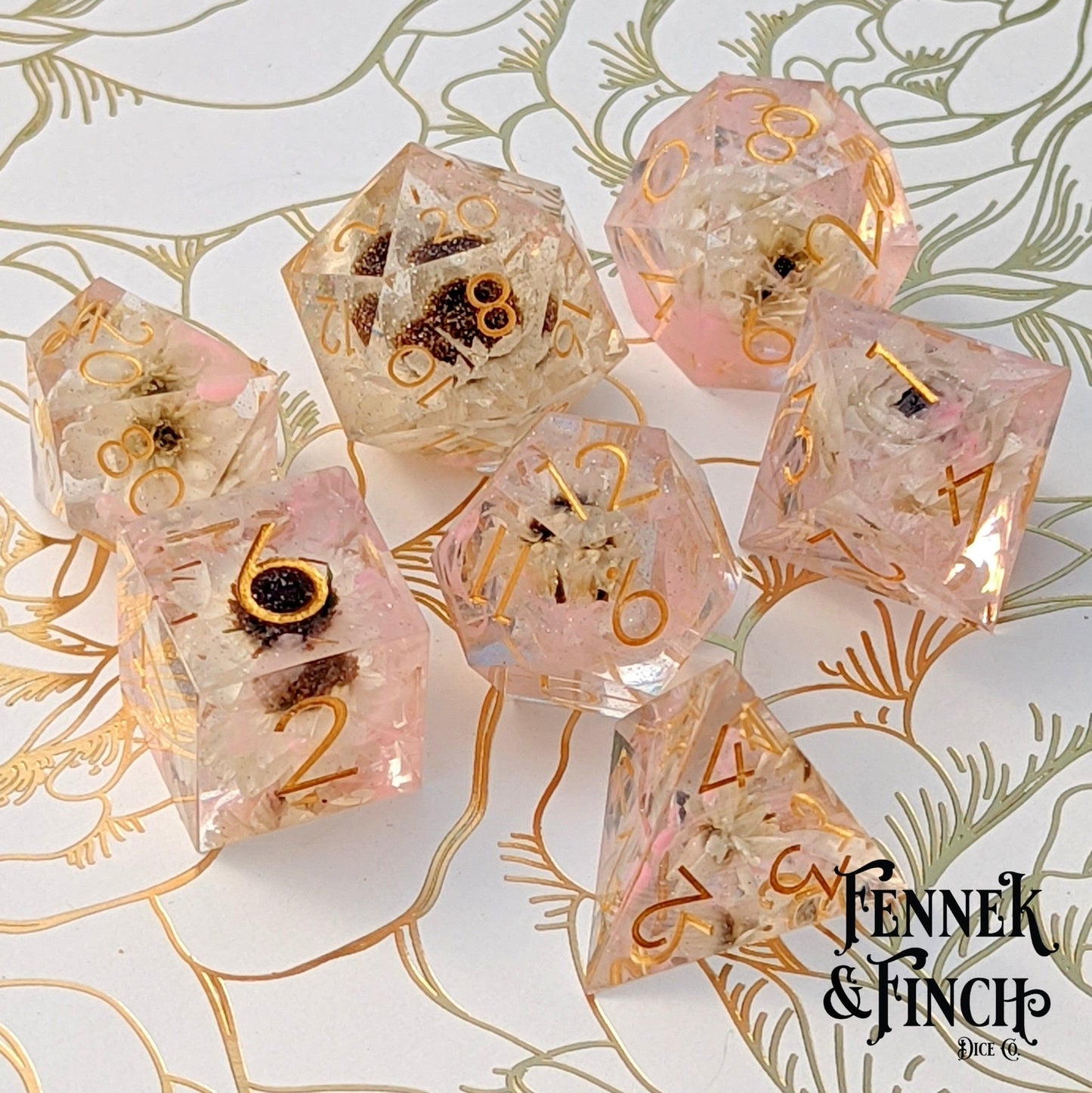 Whispering Daisy DnD Dice Set – 7 - Piece Sharp Edge with Real Daisies | Fennek & Finch - Fennek and Finch