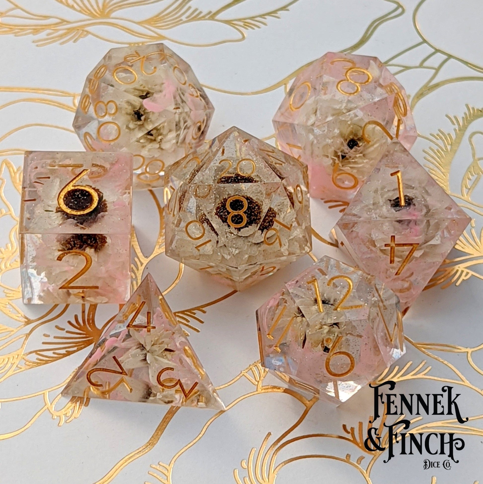Whispering Daisy DnD Dice Set – 7 - Piece Sharp Edge with Real Daisies | Fennek & Finch - Fennek and Finch