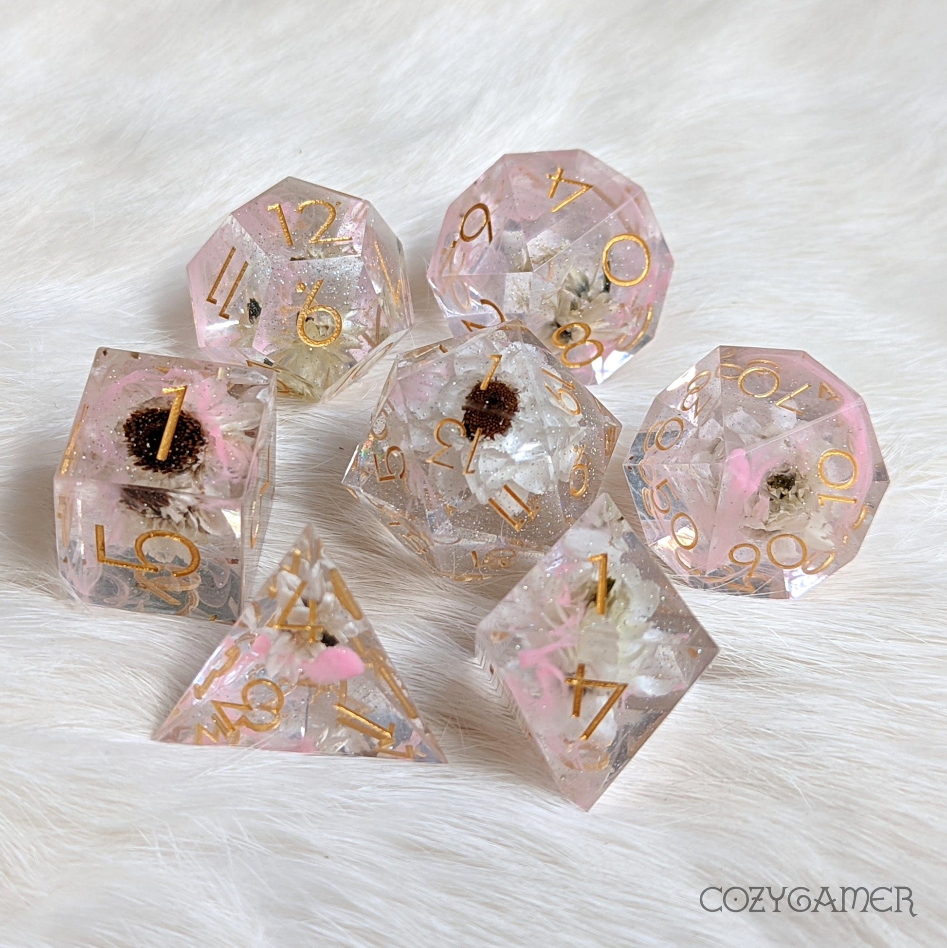 Whispering Daisy Handmade Sharp Edge Resin Dice Set. 7 Piece DND dice set with real dried flowers