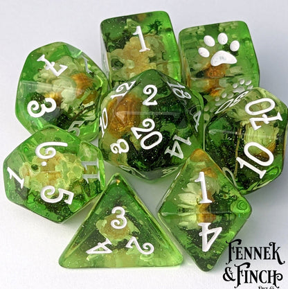 White Flowers and Moss DnD Dice Set – 8 - Piece with Real Botanicals | Fennek & Finch - Fennek and Finch