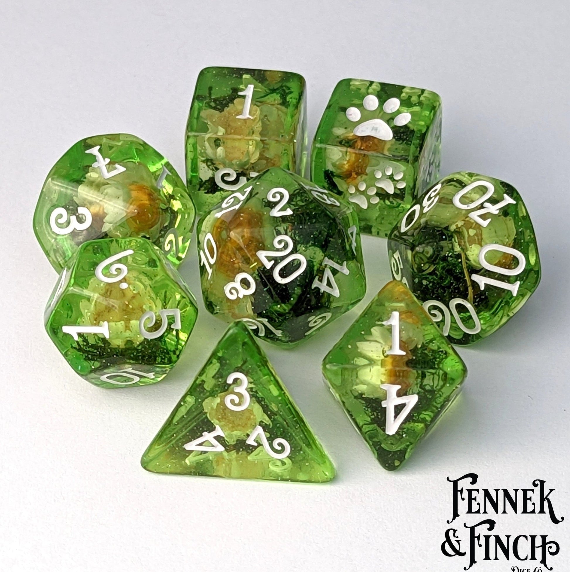 White Flowers and Moss DnD Dice Set – 8 - Piece with Real Botanicals | Fennek & Finch - Fennek and Finch