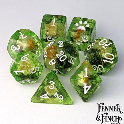 White Flowers and Moss DnD Dice Set – 8 - Piece with Real Botanicals | Fennek & Finch - Fennek and Finch
